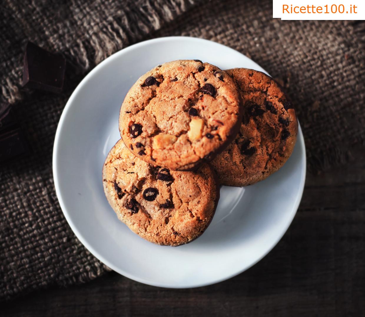 Biscotti con gocce di cioccolato