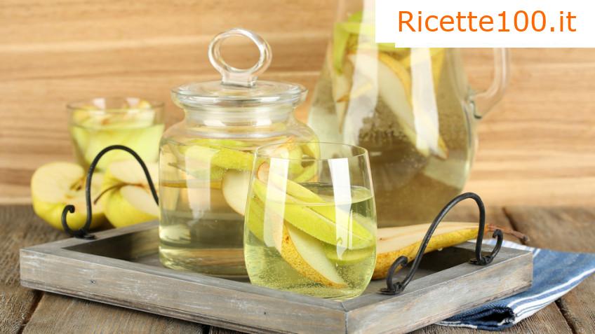 Biscotti di mele cotti nella limonata
