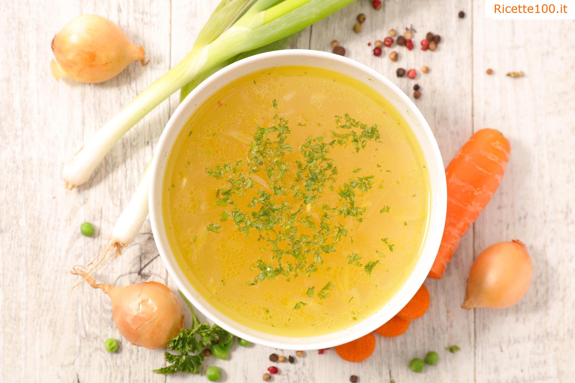 Brodo di verdure con uovo