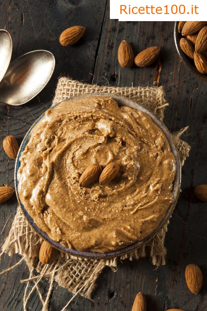 Burri di noci e semi fatti in casa