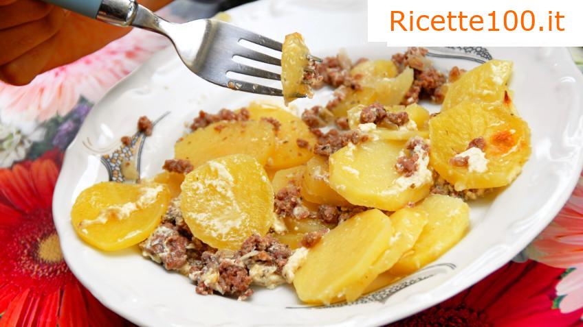 Carne macinata al forno con patate grattugiate