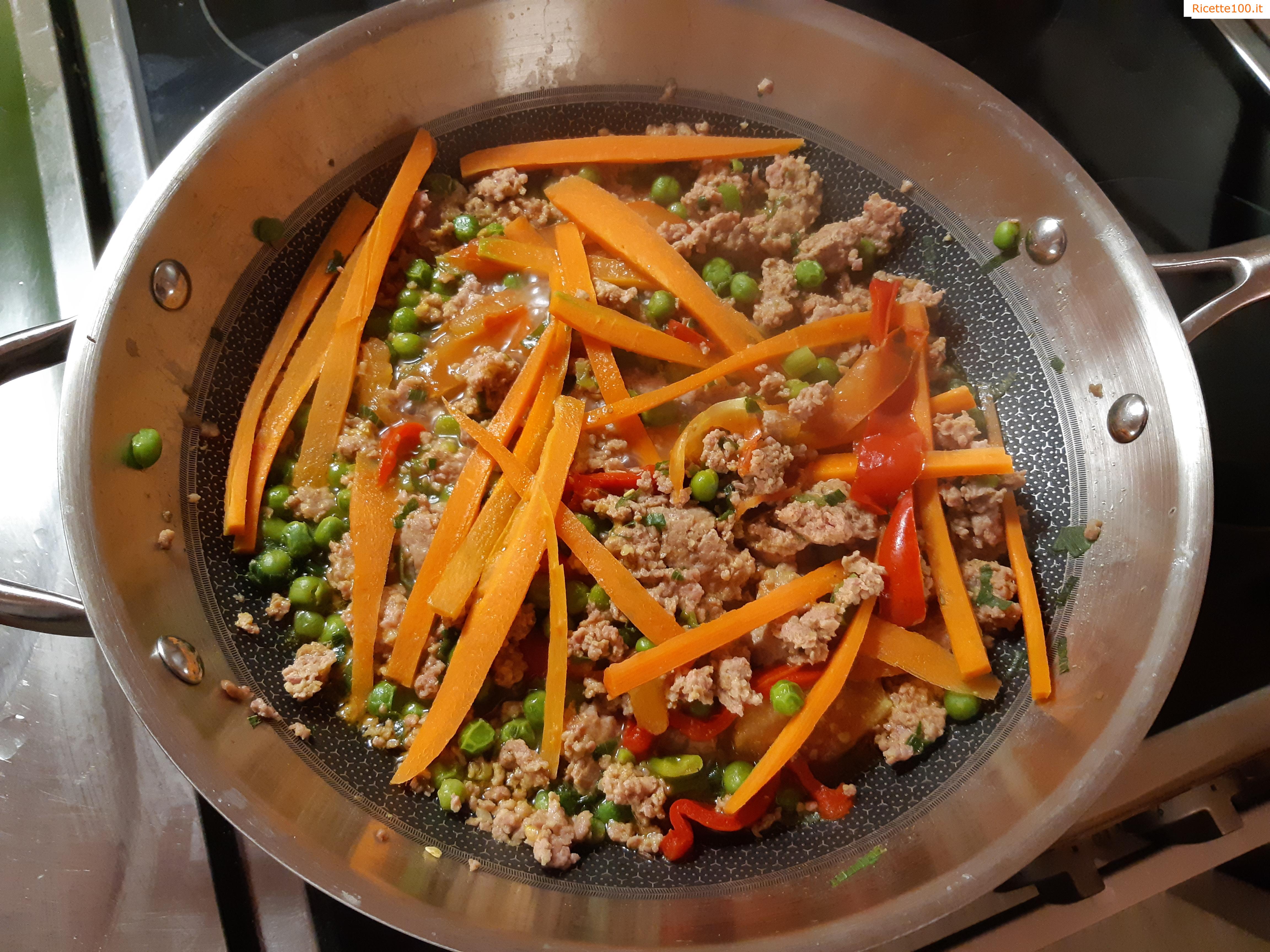 Carne macinata di tacchino con verdure e couscous