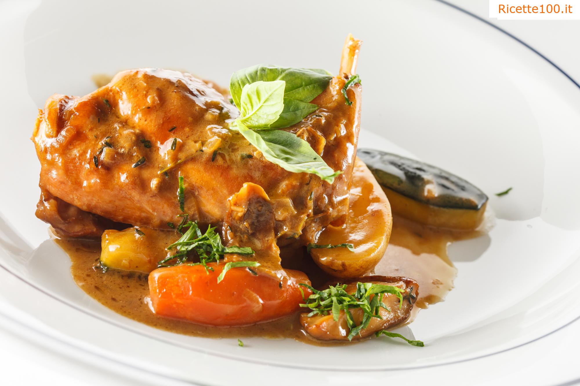 Coniglio arrosto con pancetta, aglio e funghi freschi