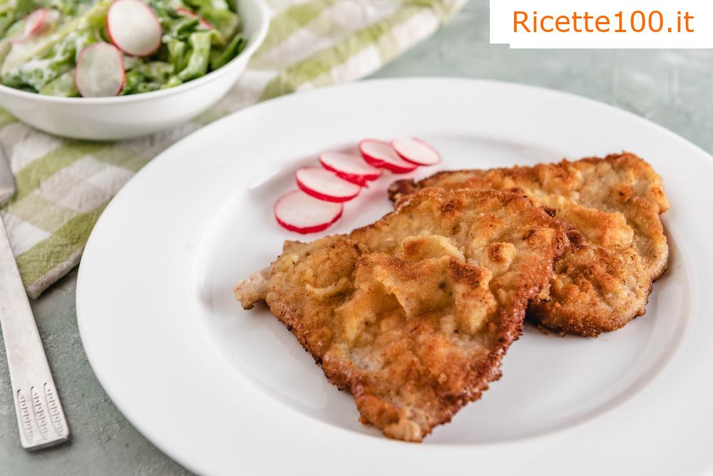 Cotoletta di maiale dalla spalla fritta nel ghee