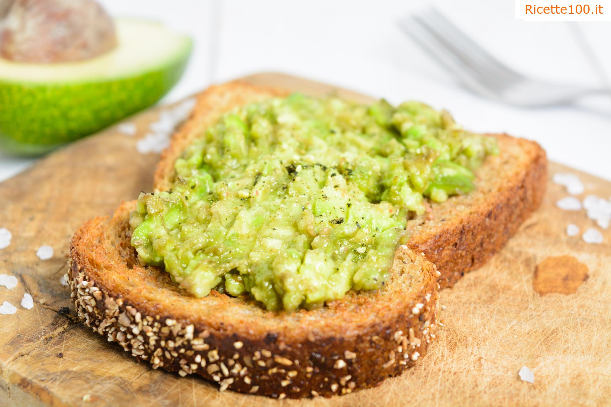 Crema di avocado con tonno