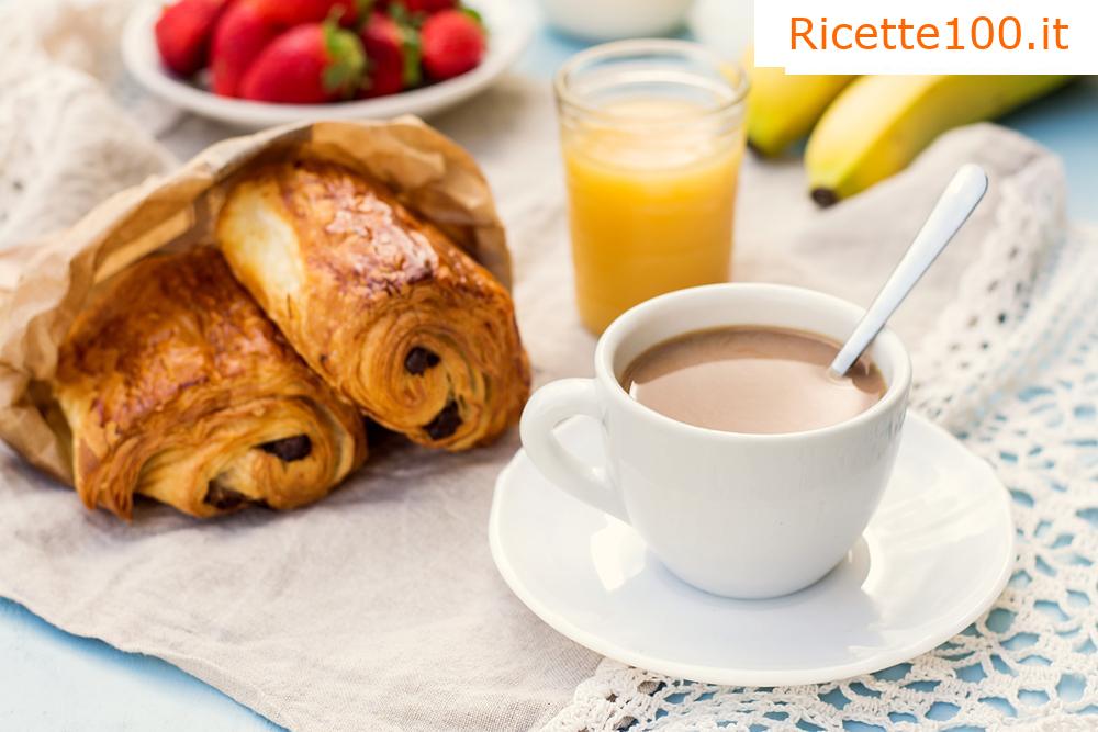 Croissant al burro con cioccolato