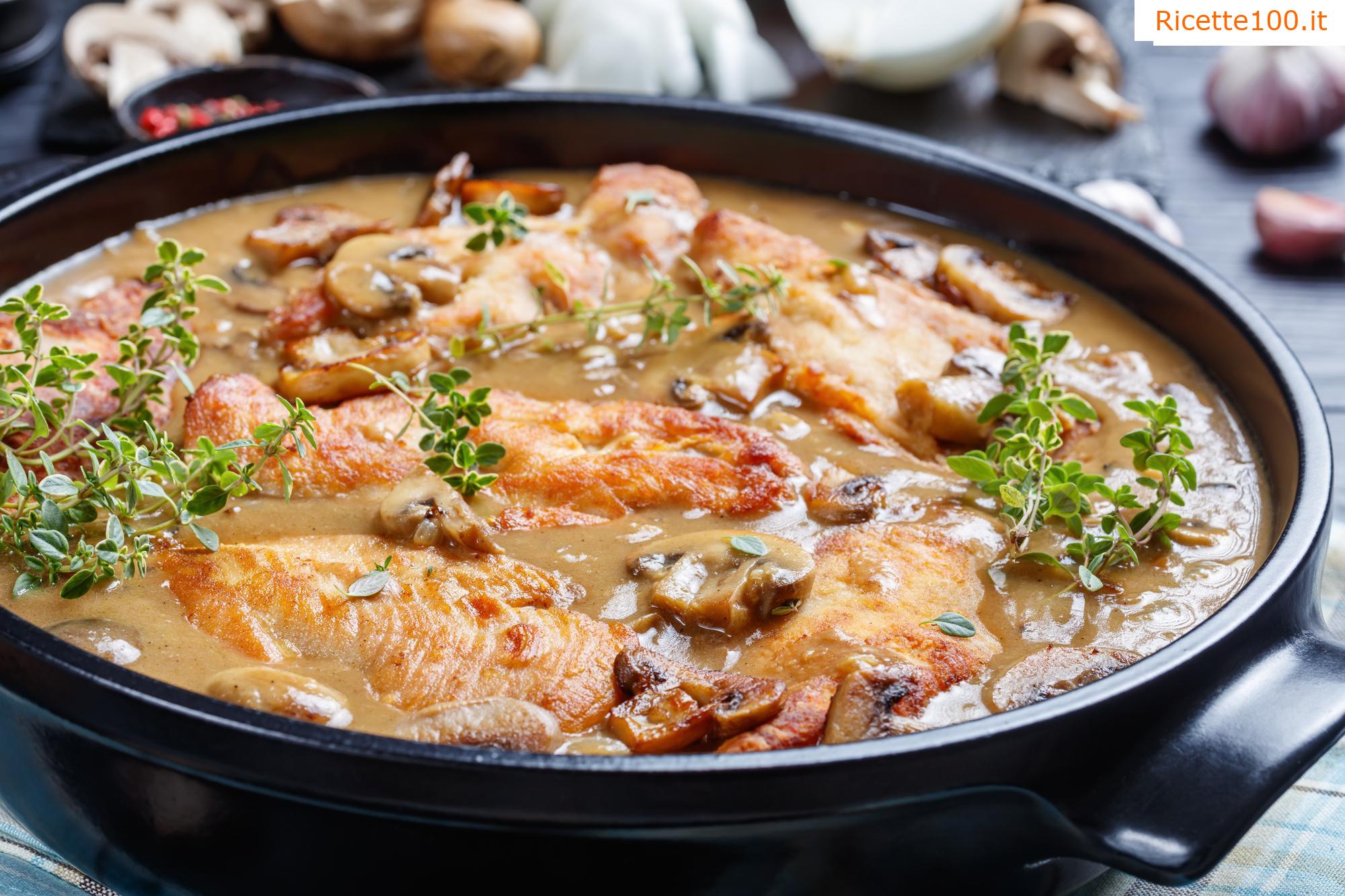 Fasce di petto di tacchino gratinate con funghi, peperoni e zucchini