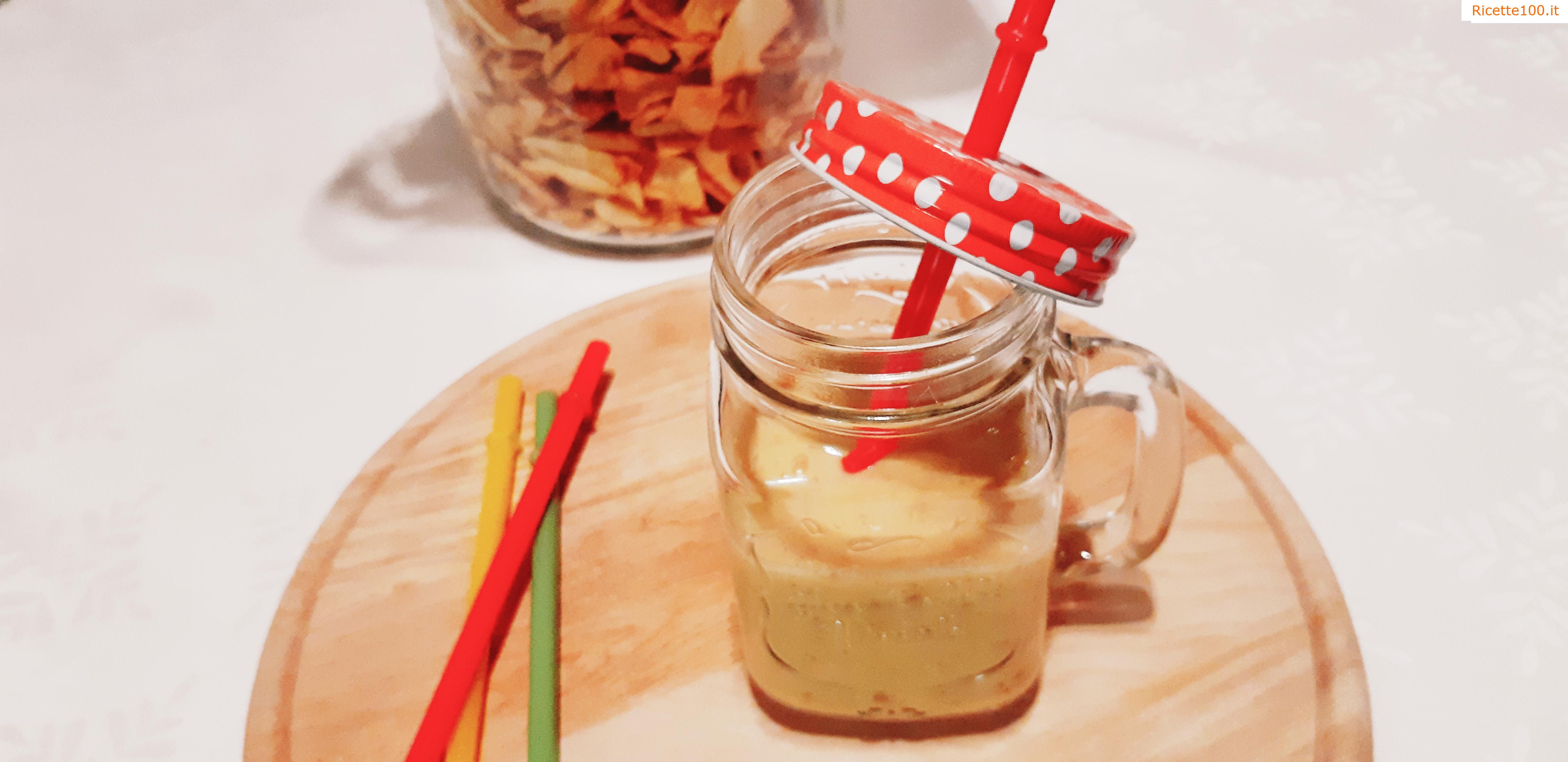 Frullato d'arancia con goji e datteri