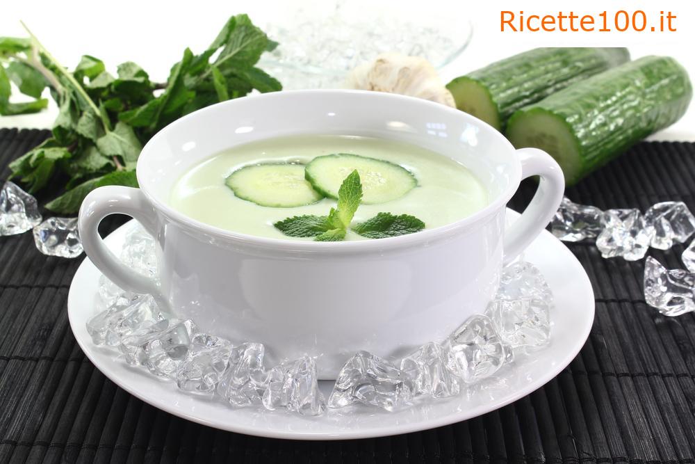 Gazpacho di cetriolo estivo e rinfrescante