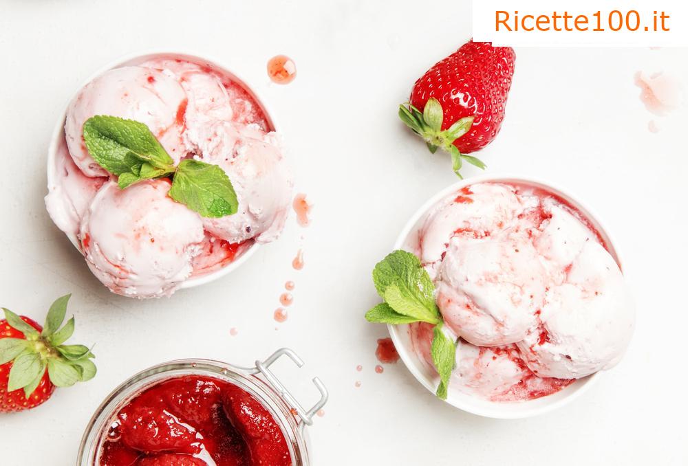 Gelato di fragole fatto in casa
