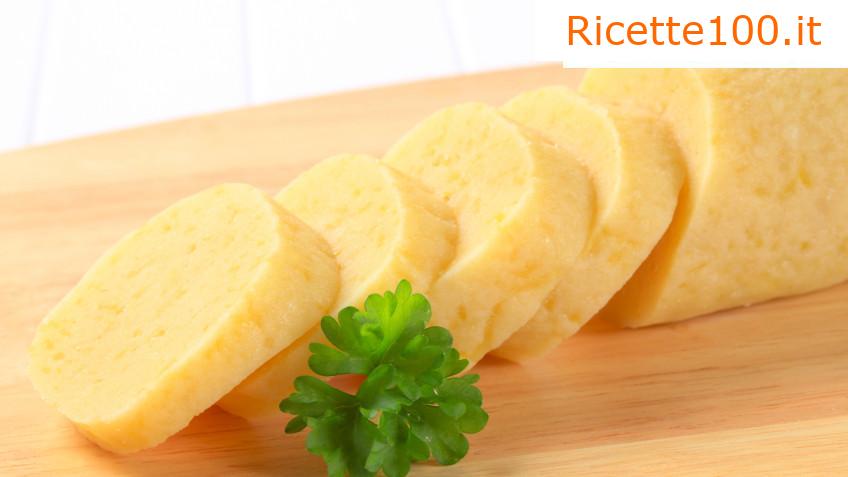 Gnocchi di patate ripieni con salsiccia casereccia al vino.