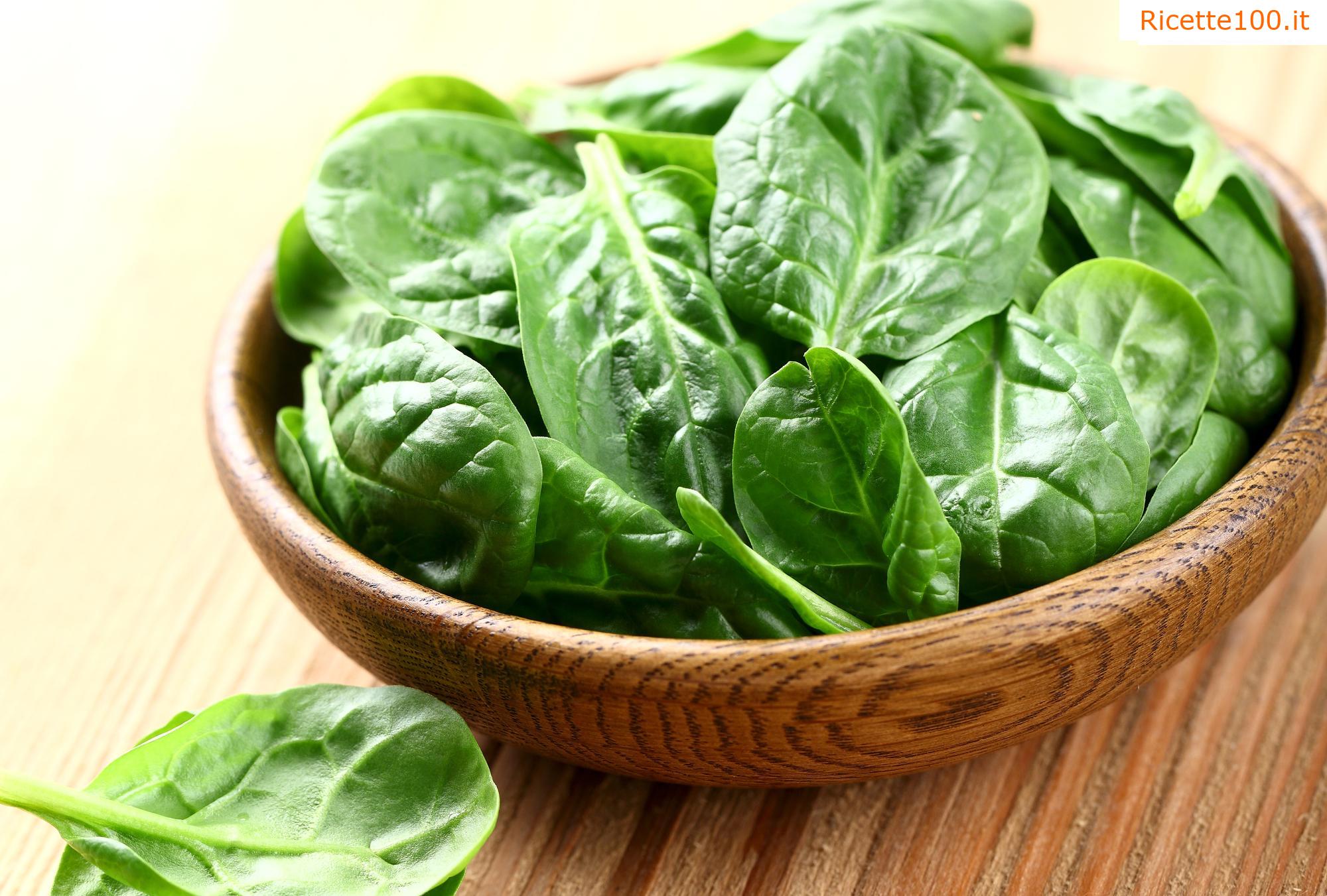 Insalata di patate con uova e spinaci