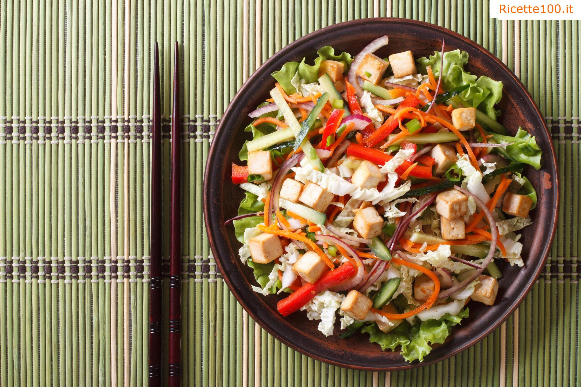 Insalata di verdure con tofu