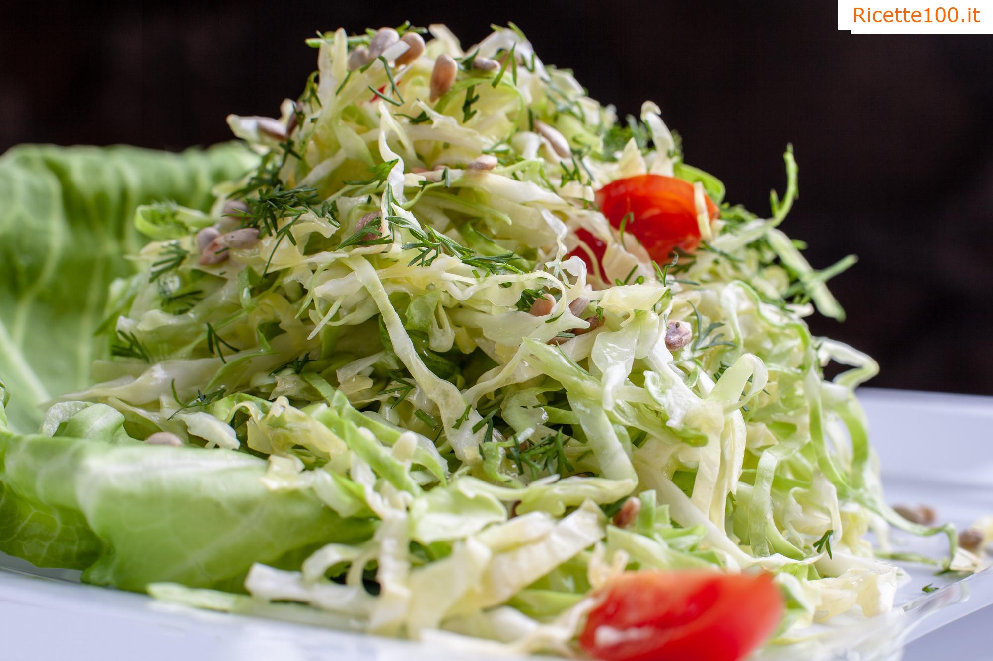 Insalata Šopska con condimento verde