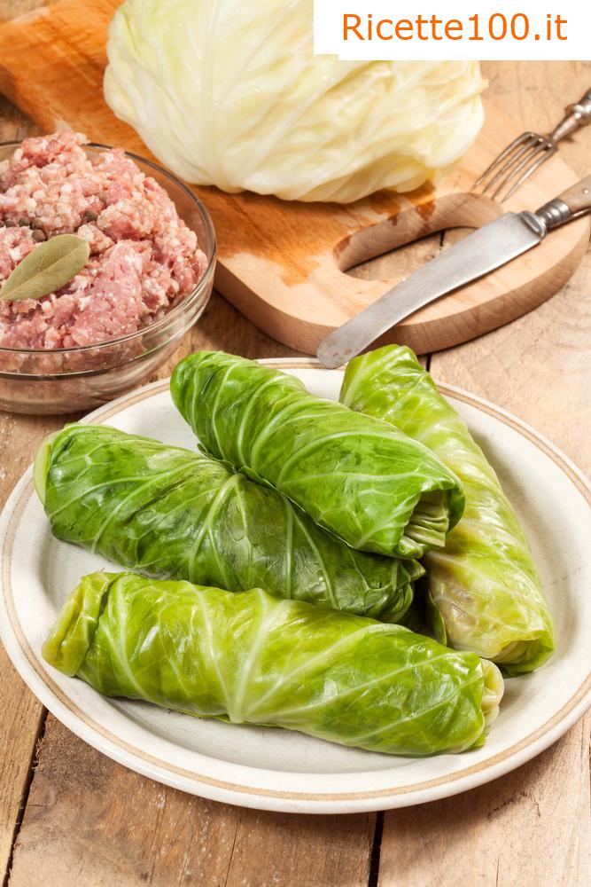 Involtini di cavolo ripieni di carne macinata