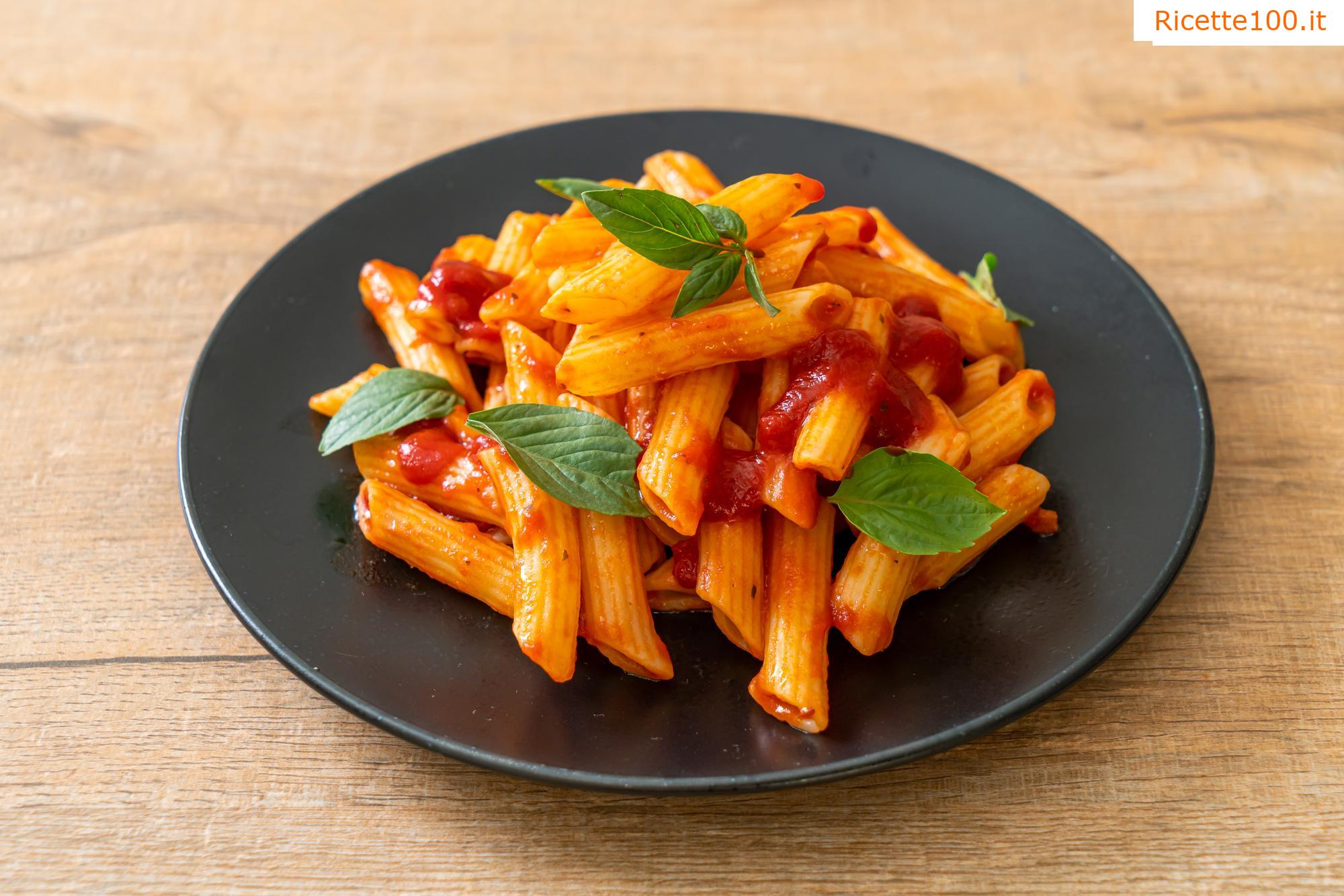 La salsa di pomodoro più semplice per la pasta dal ricettario italiano