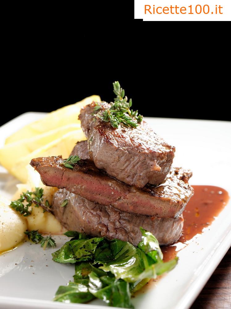 Medaglione di selvaggina (coscia) con salsa ai funghi