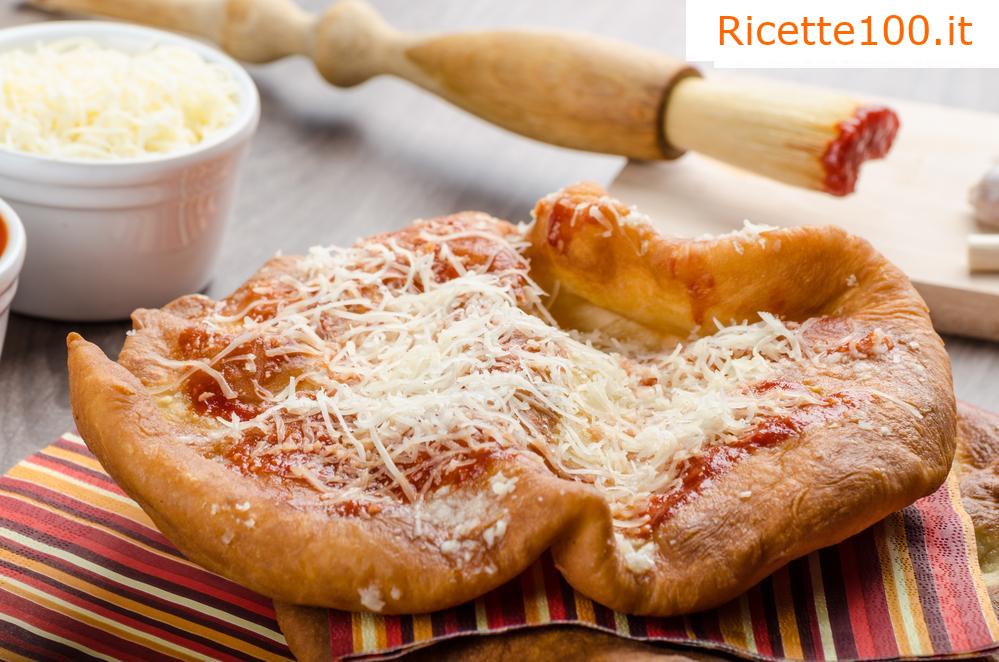 Mini langos con panna acida