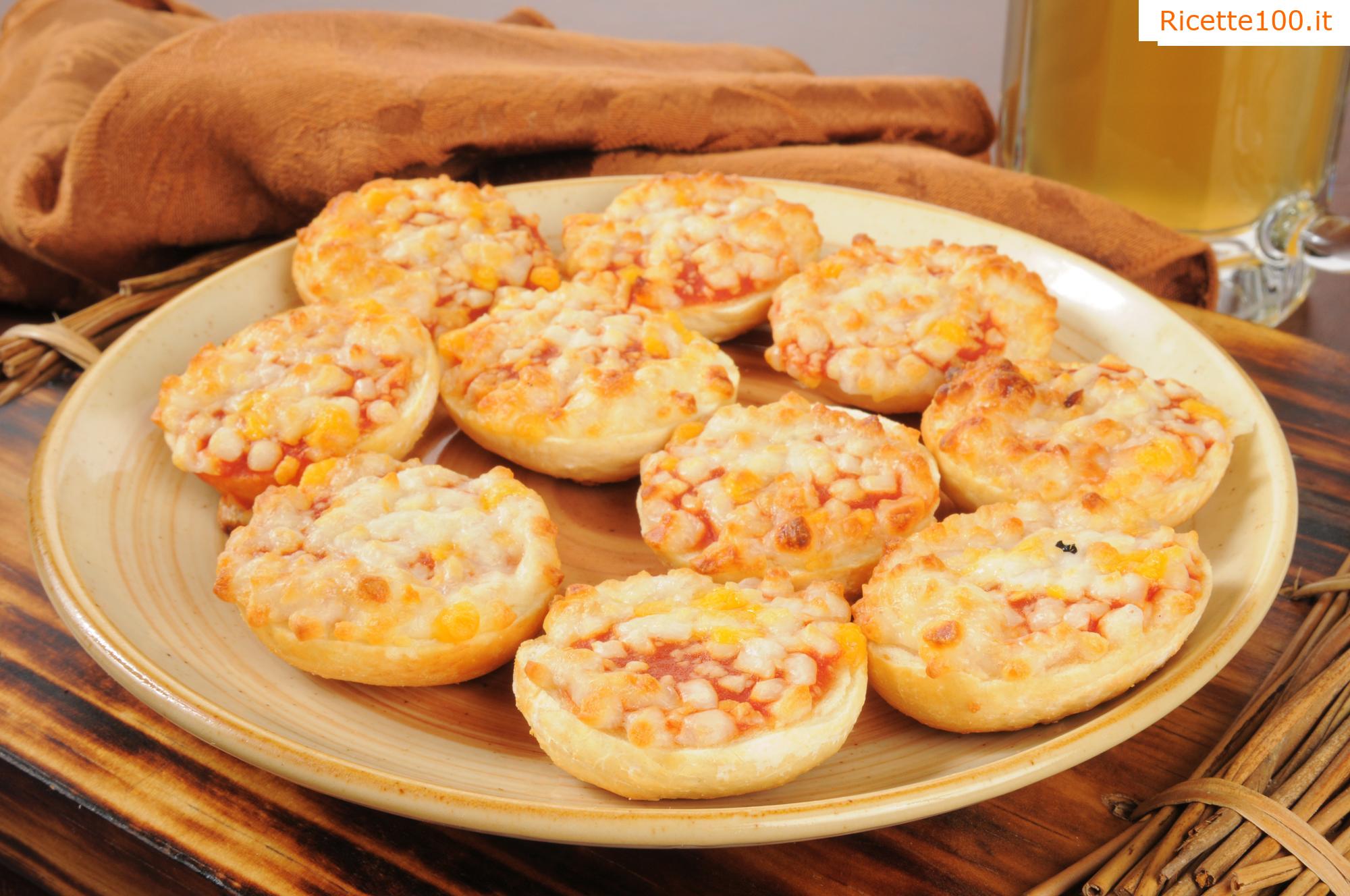 Mini pizza con formaggio