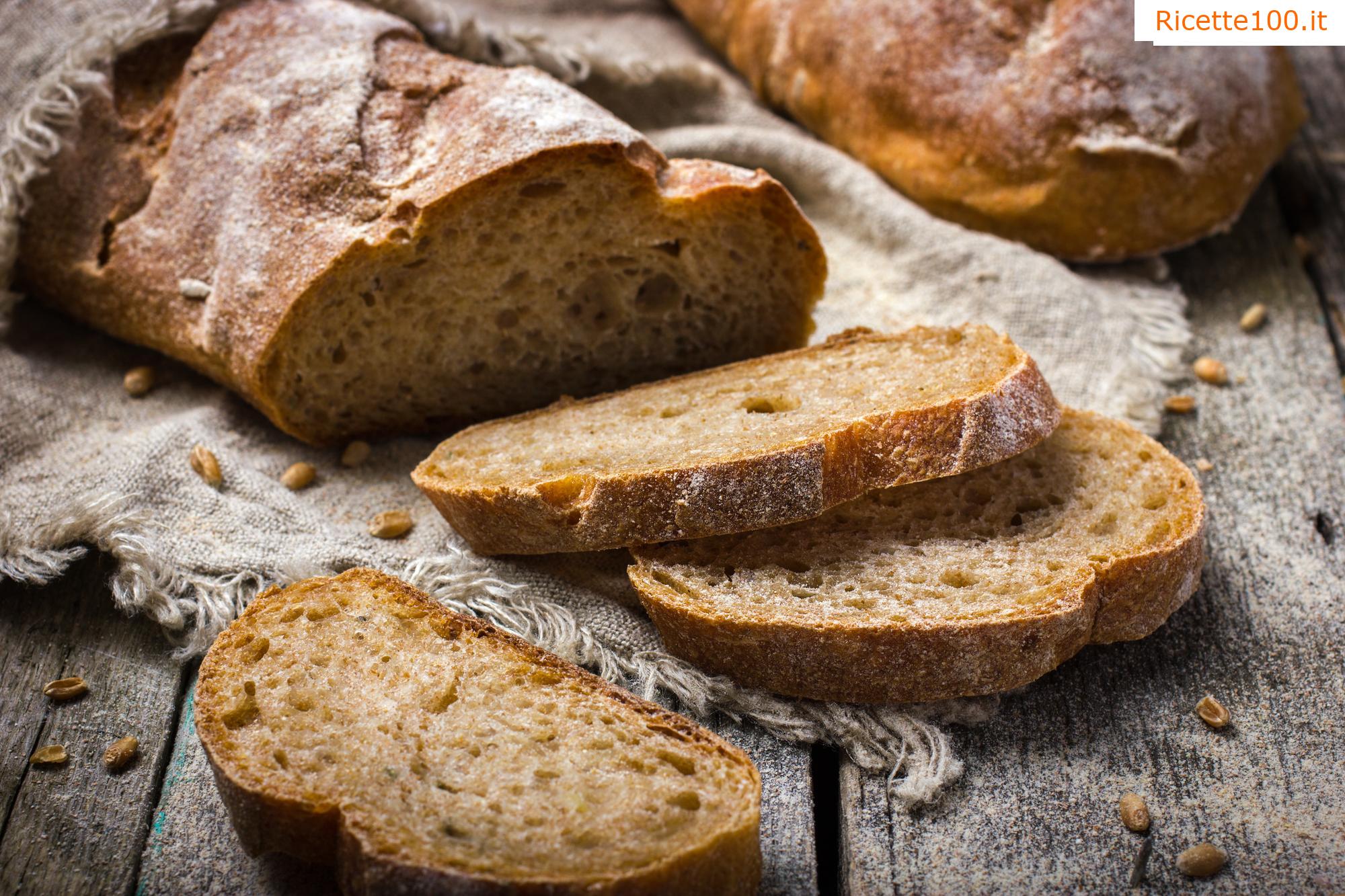 Pane fatto in casa cotto al forno