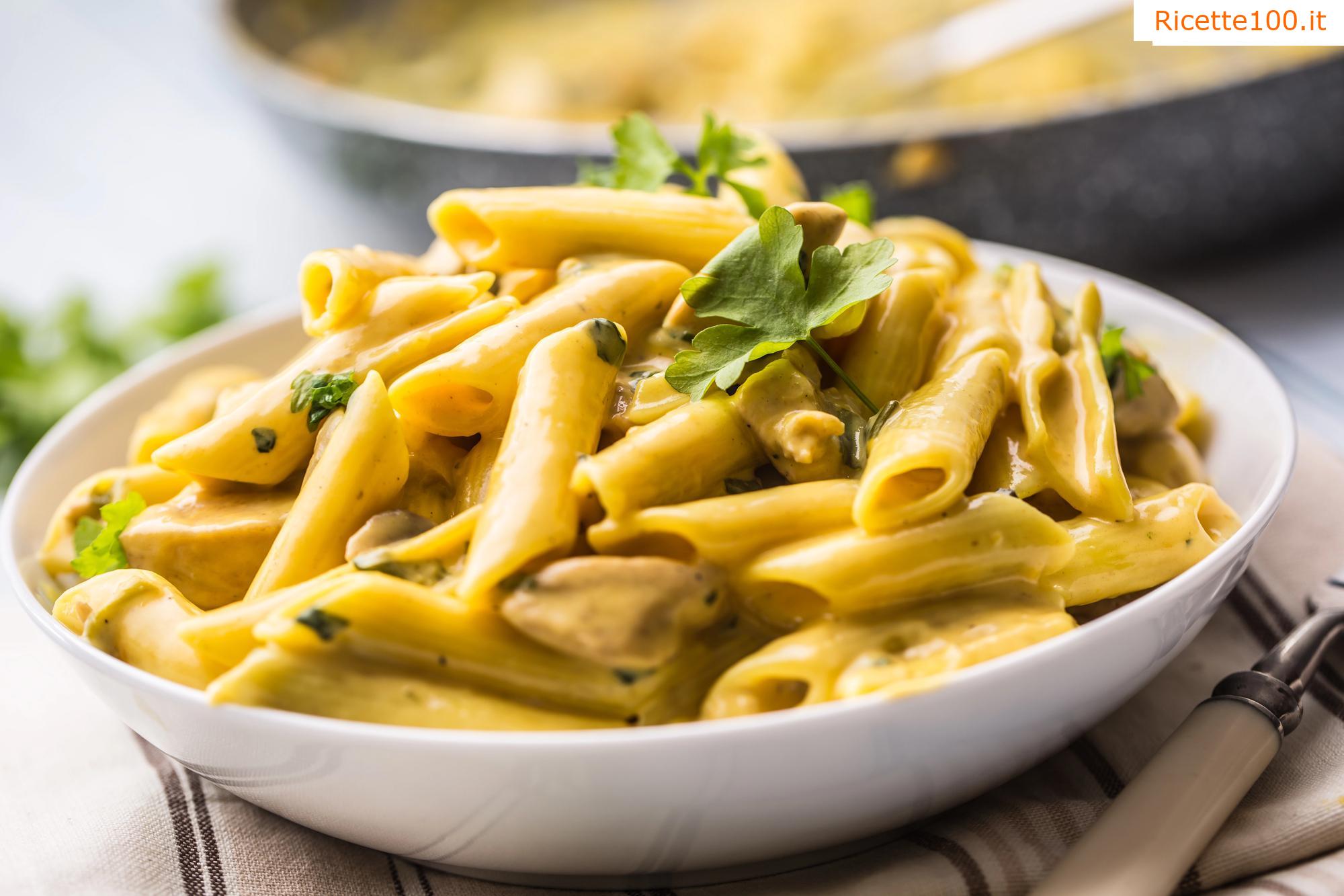 Pasta con salsa di funghi