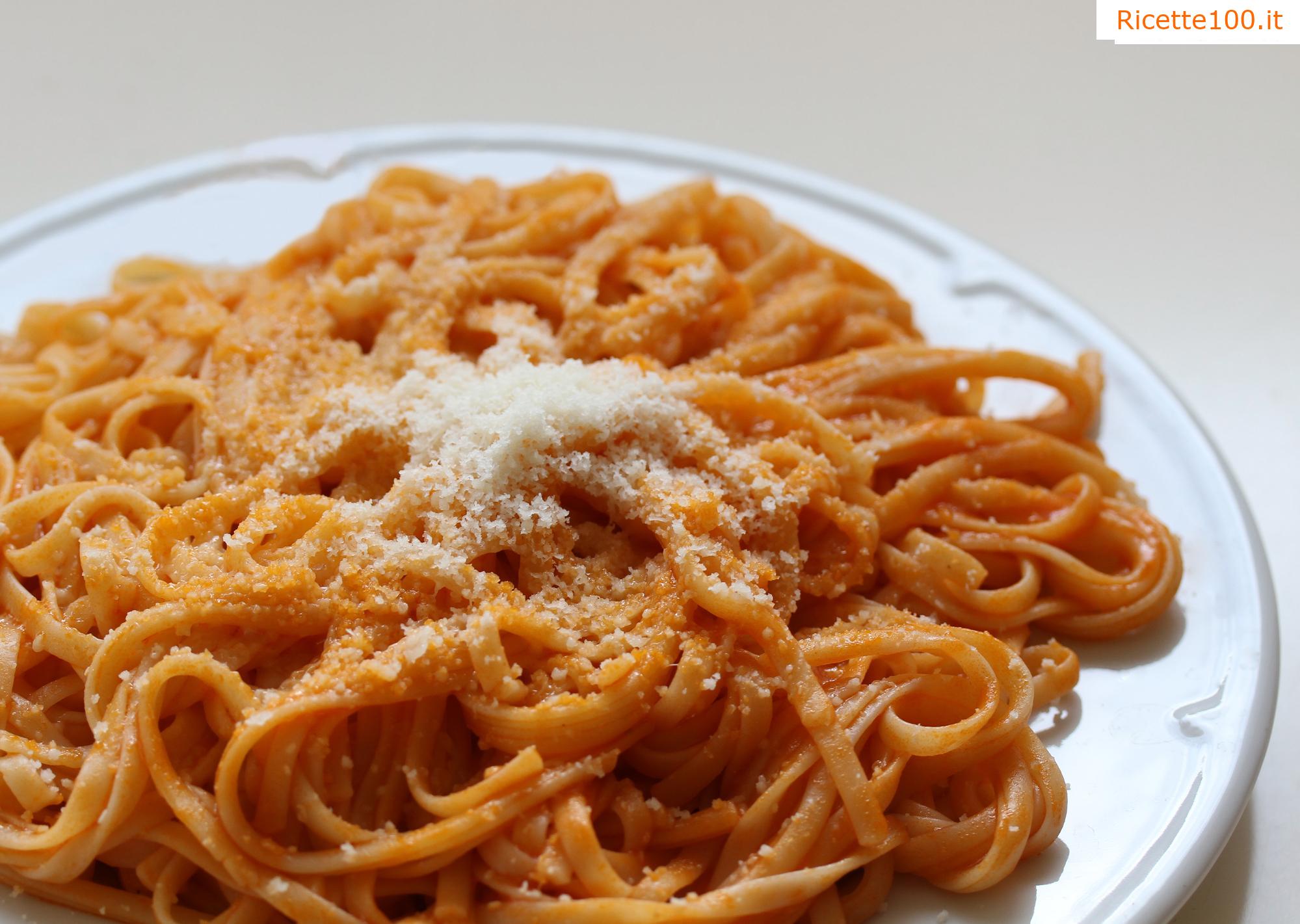 Pasta di lenticchie con salsa di parmigiano