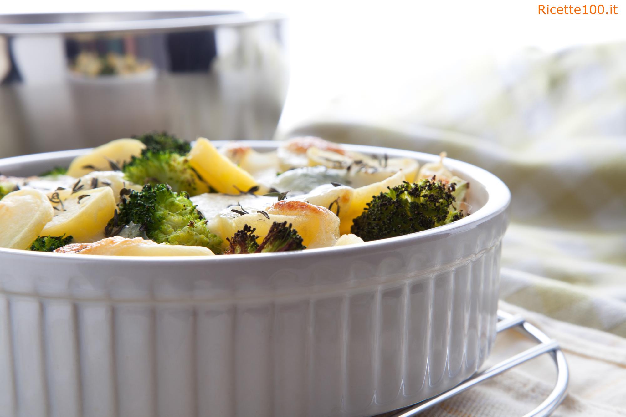 Patate al forno con broccoli e pollo