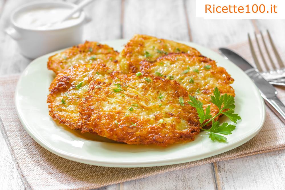 Piatto di patate ripieno di carne di pollo