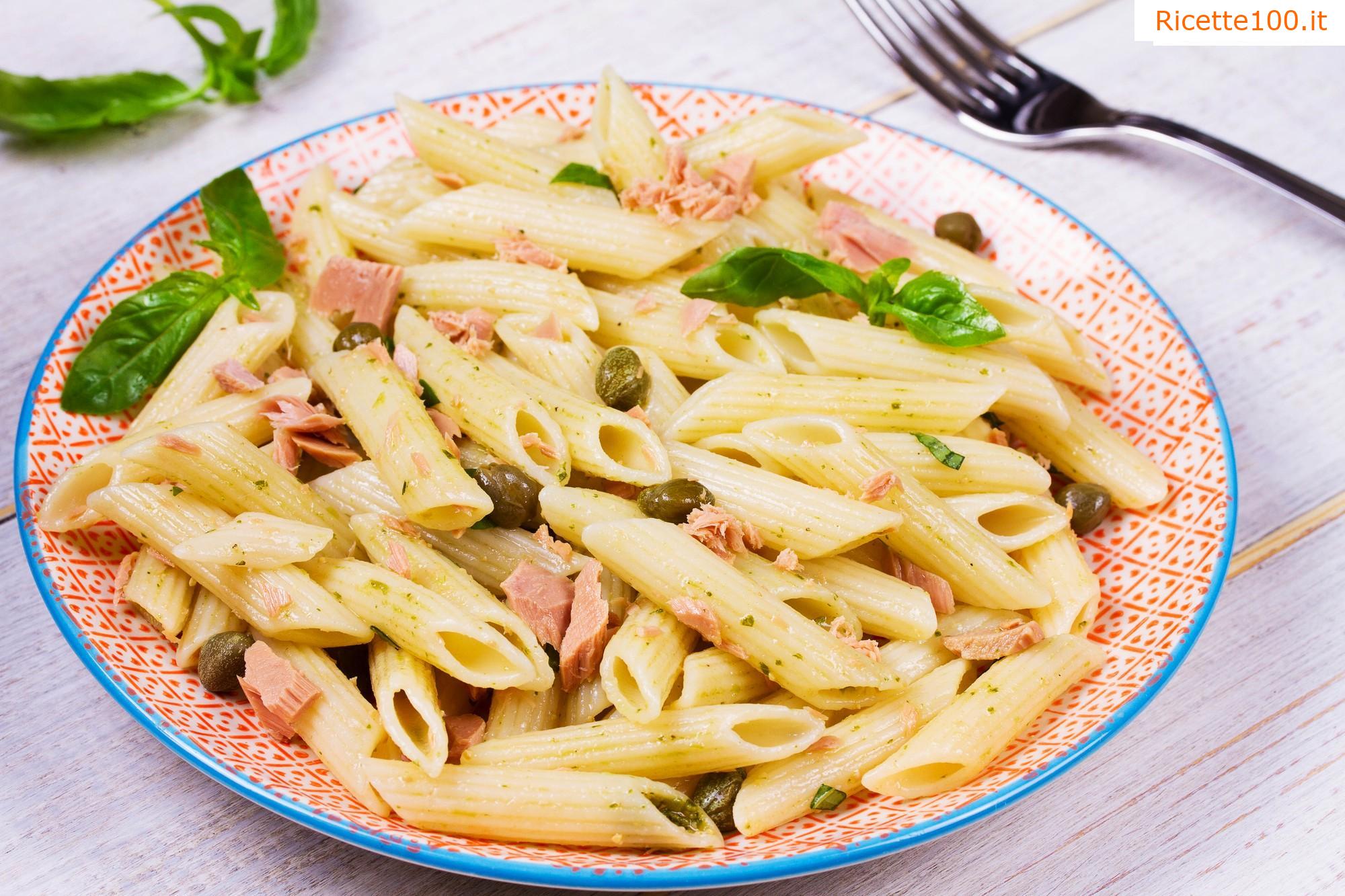 Rigatoni con tonno, zucchine e basilico