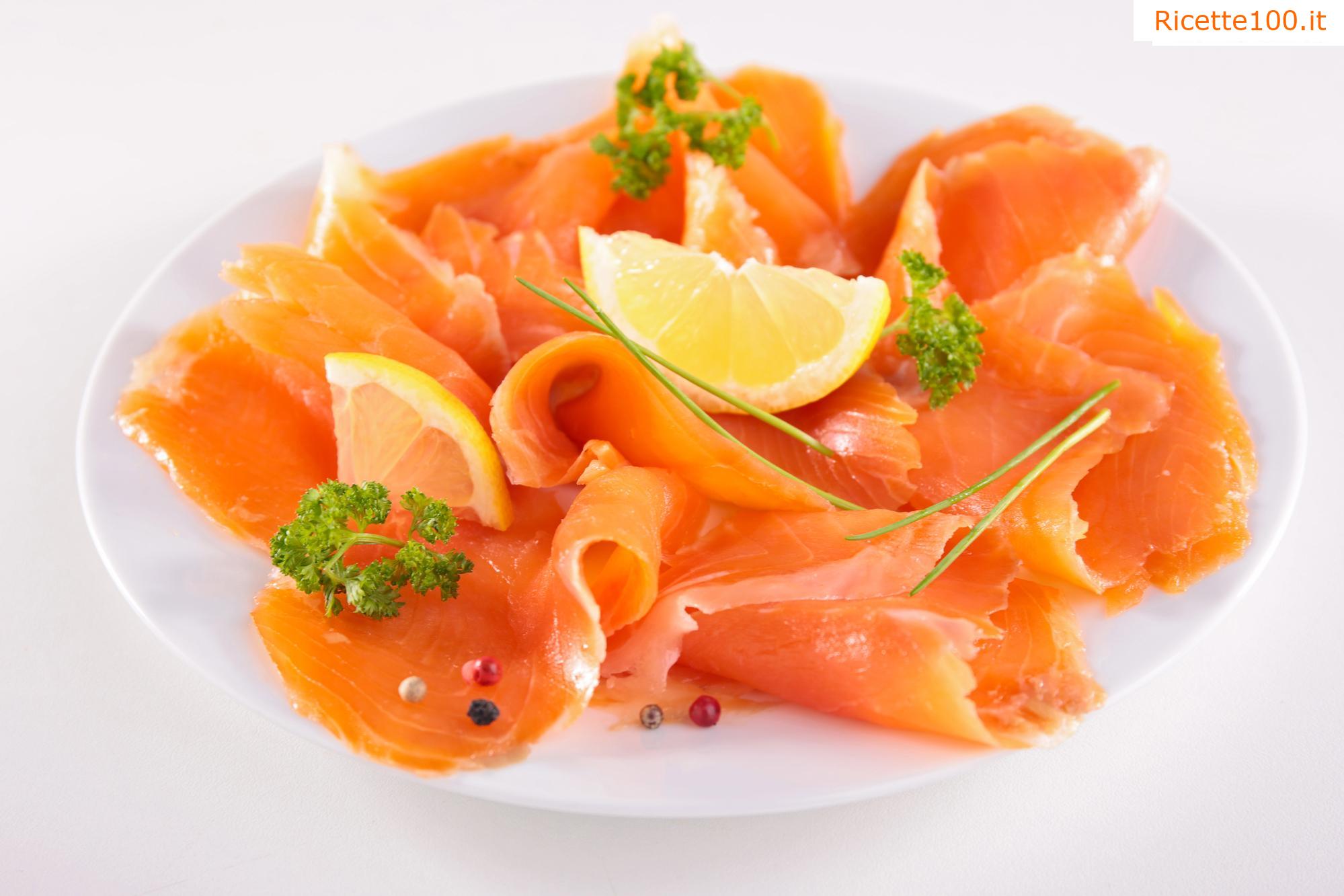 Salmone affumicato con salsa agli agrumi