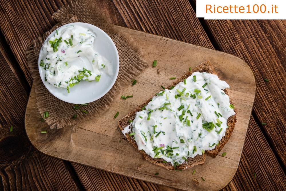 Stracchino all'aglio con formaggio
