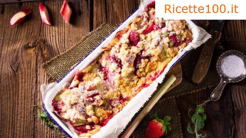 Torta lievitata con rabarbaro, marmellata di fragole e mele, streusel