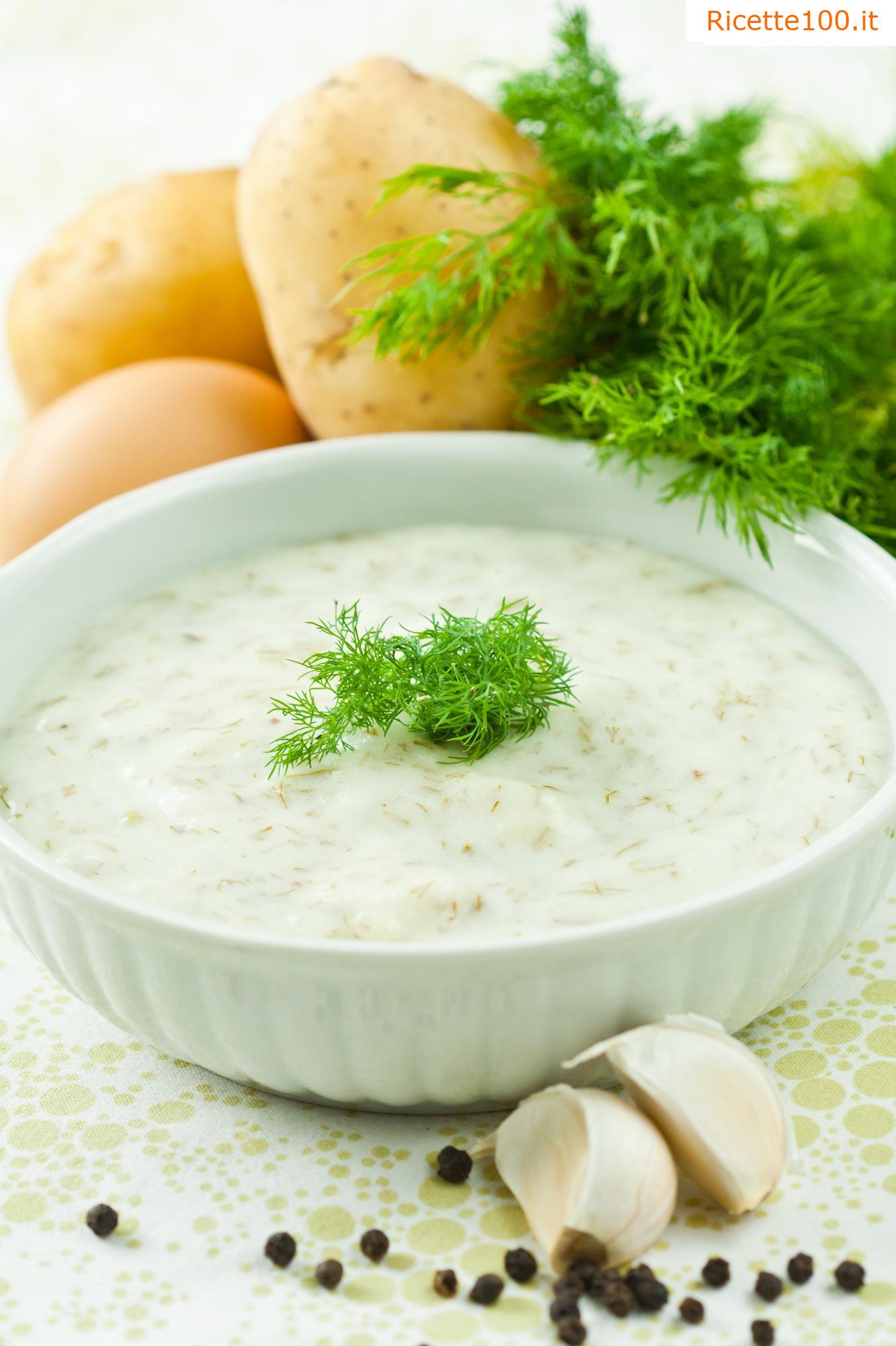 Zuppa di aneto con patate e funghi