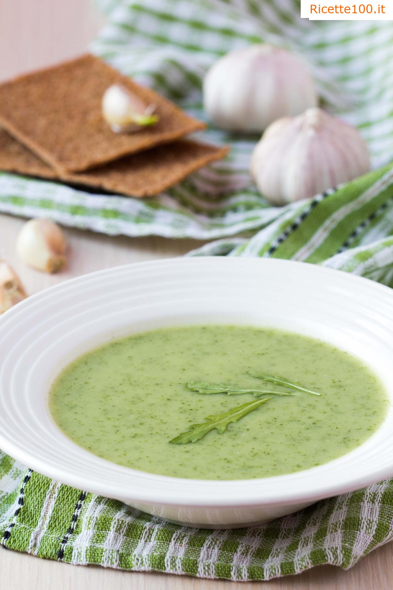 Zuppa di asparagi verdi cremosa