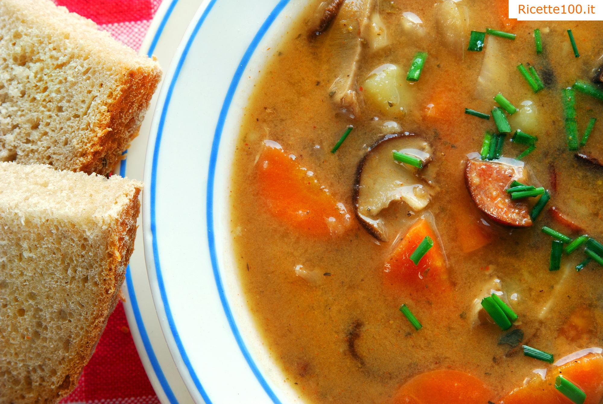 Zuppa di patate con funghi