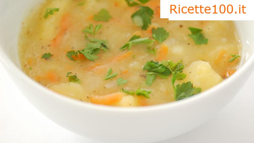 Zuppa di patate con uova e salsiccia