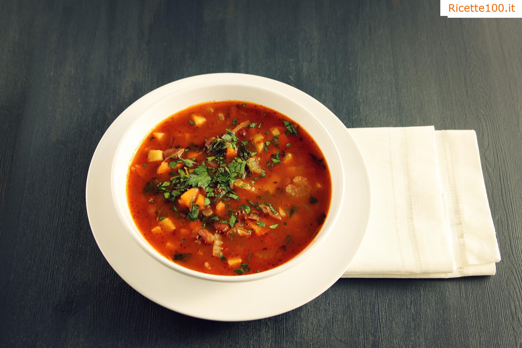 Zuppa di pomodoro con fagioli