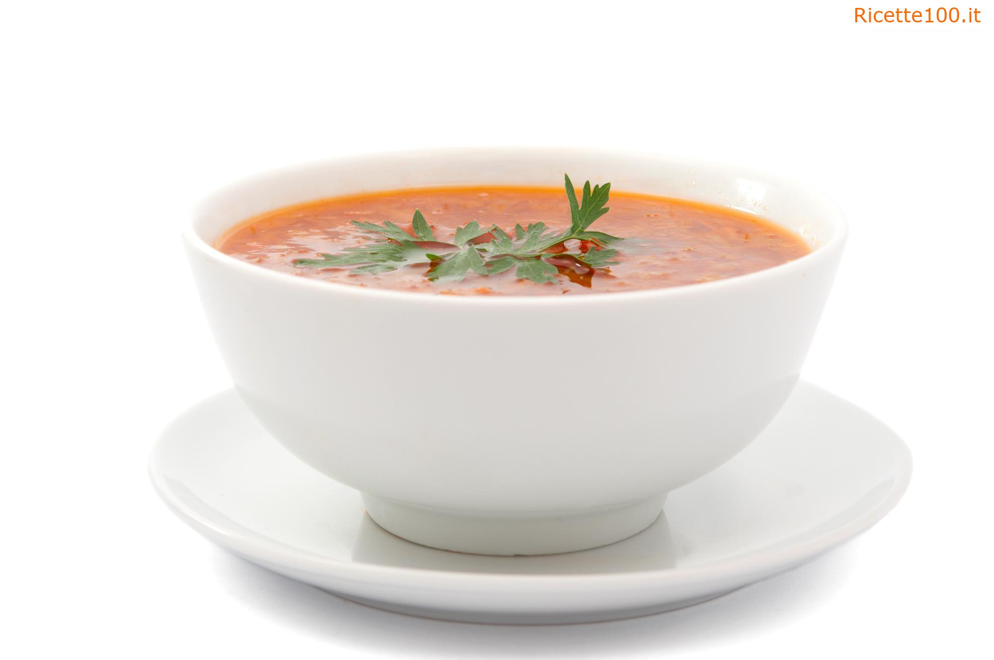 Zuppa di pomodoro con noodles di zucchine