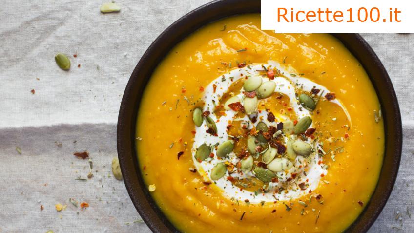 Zuppa di zucca con peperoncino e panna acida